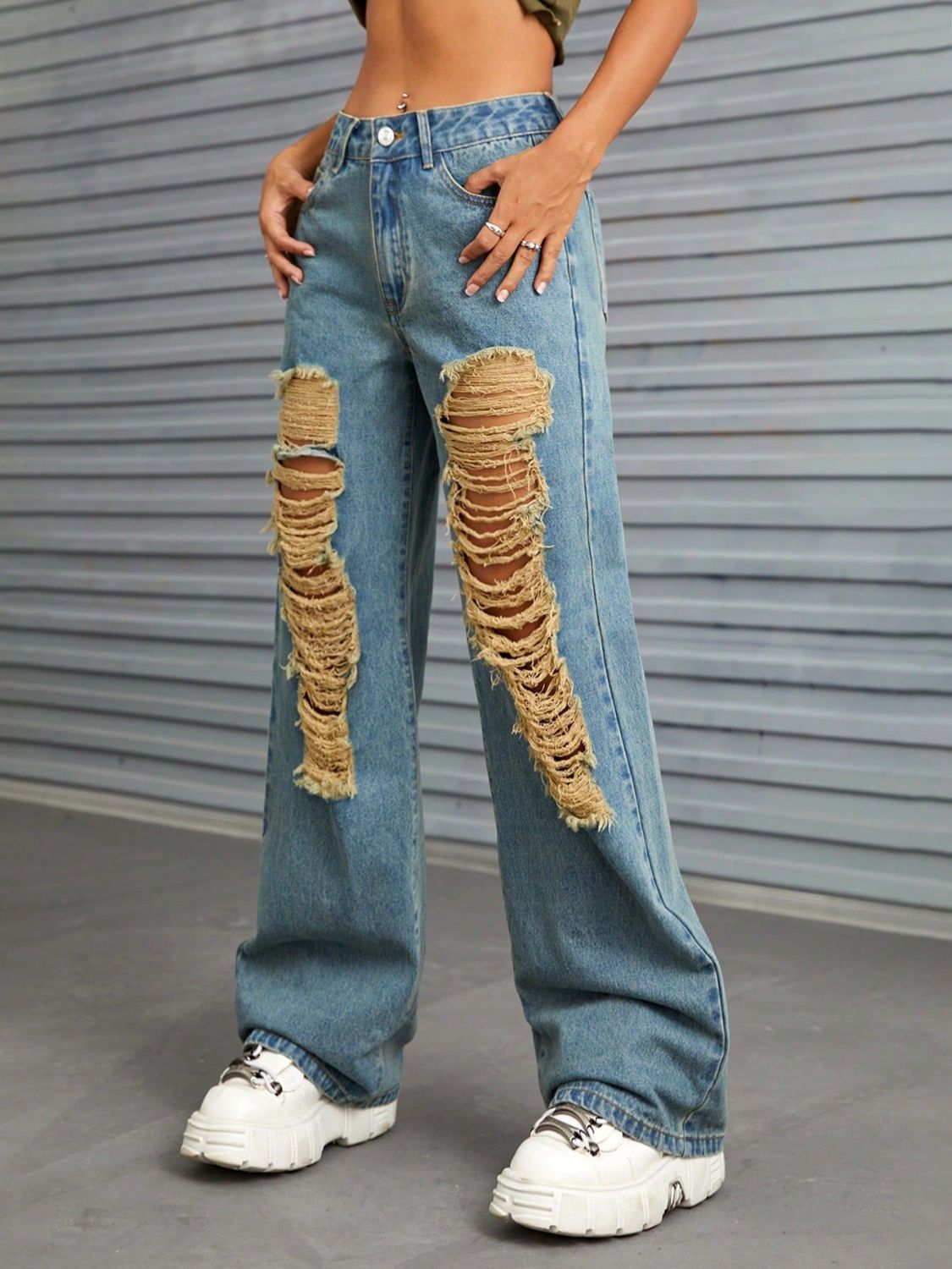 Distressed Wide Leg Jeans with Pockets